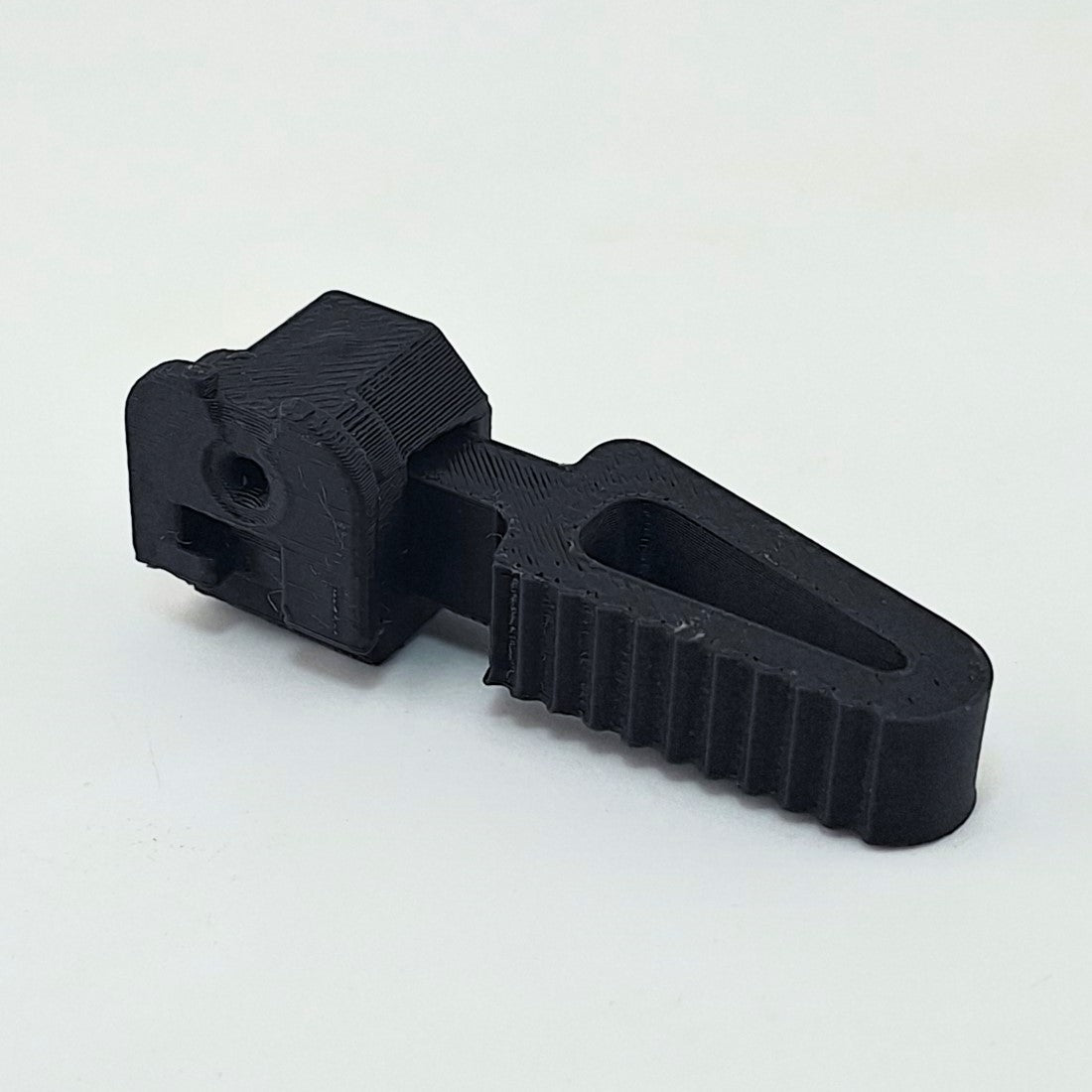 TX22 MTN chassis modular charging handle for improved control and durability